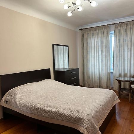 Cosy flat in the city center Apartamento Bishkek Exterior foto
